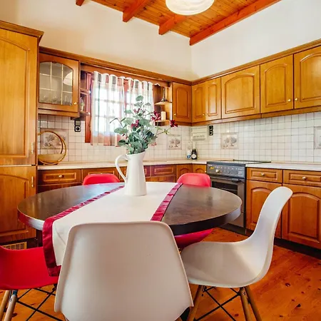 Eleas Gi Villa